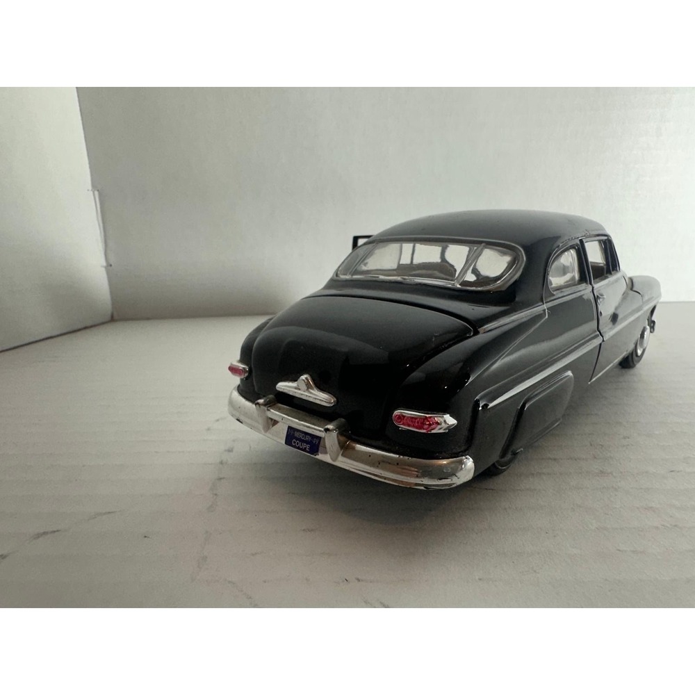 MOTORMAX Diecast 1949 Mercury Coupe Car 1:24 Black Opening Doors Hood Trunk